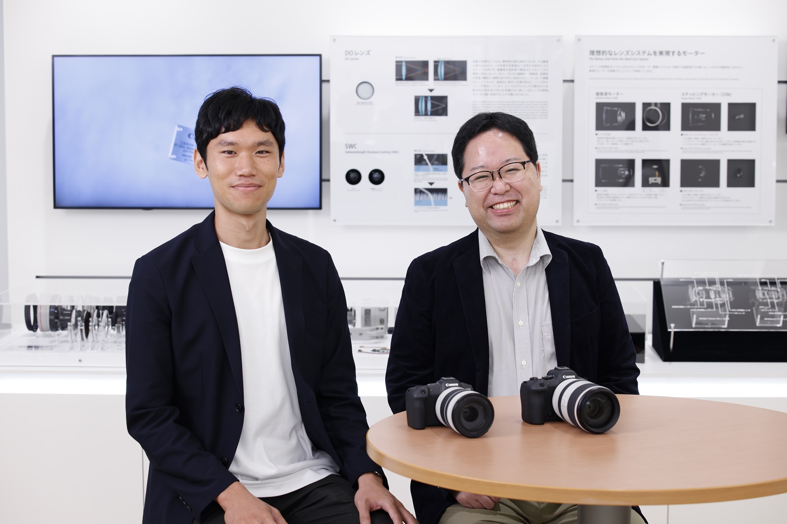 (Left)Electrical design Daiki Honma (Right)Mechanism design Kunihiko Sasaki